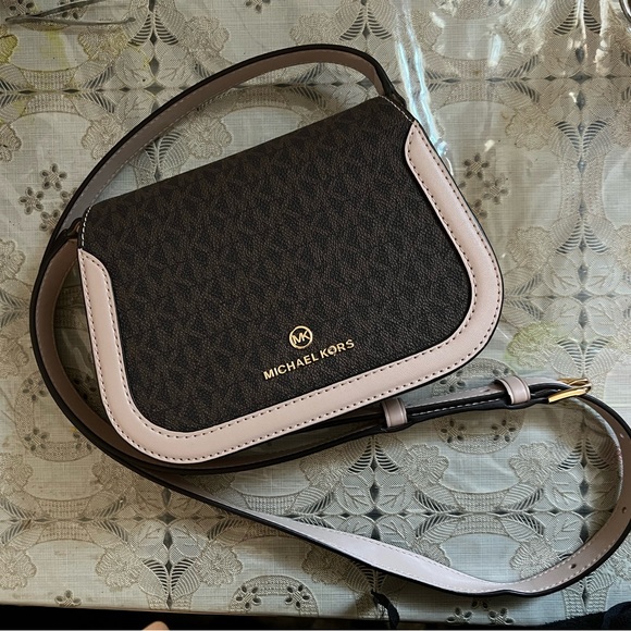 Michael Kor's Lucie crossbody purse - Picture 2 of 6